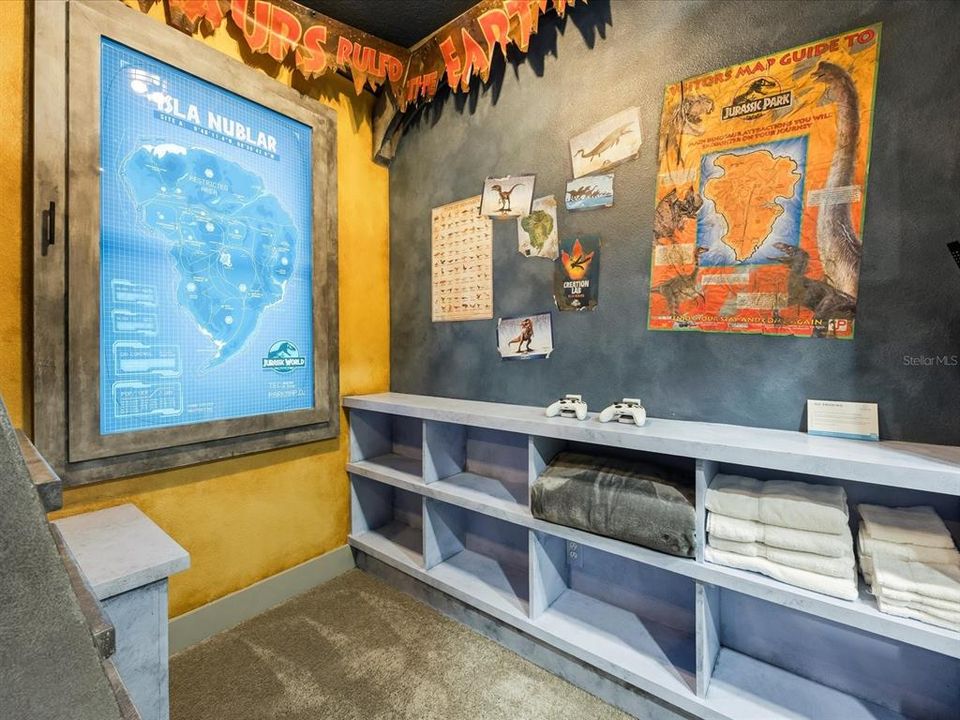 For Sale: $1,990,000 (10 beds, 9 baths, 5563 Square Feet)