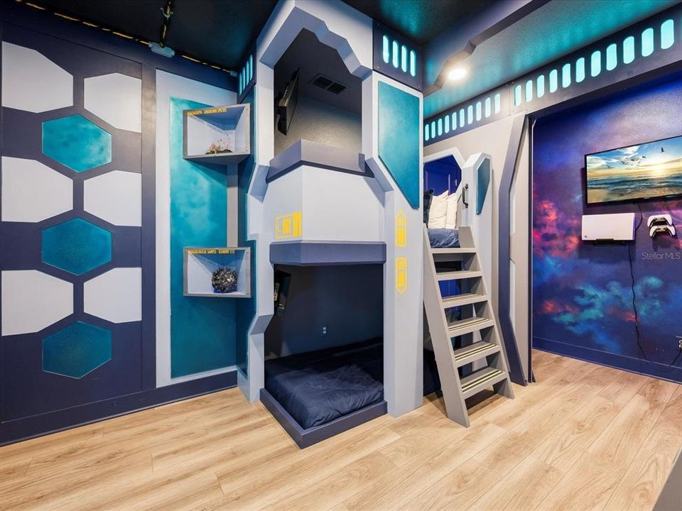 For Sale: $1,990,000 (10 beds, 9 baths, 5563 Square Feet)