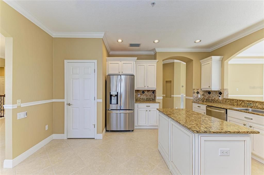 На продажу: $410,000 (3 спален, 3 ванн, 2344 Квадратных фут)