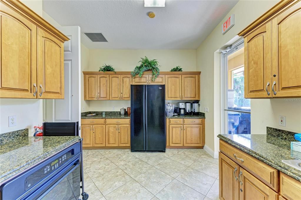 На продажу: $410,000 (3 спален, 3 ванн, 2344 Квадратных фут)