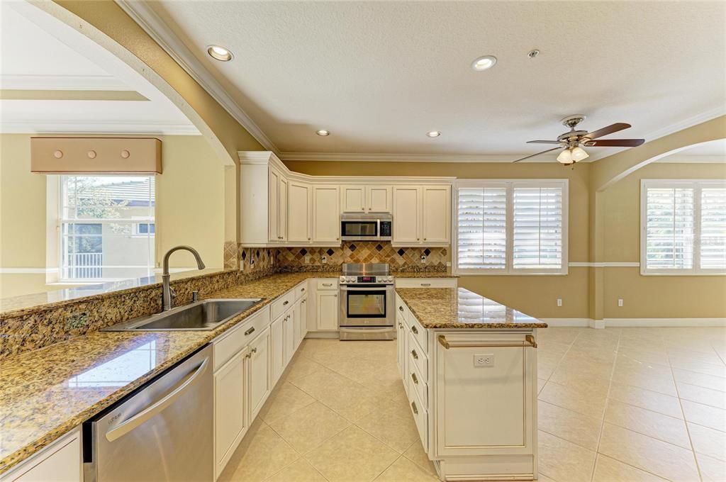 На продажу: $410,000 (3 спален, 3 ванн, 2344 Квадратных фут)