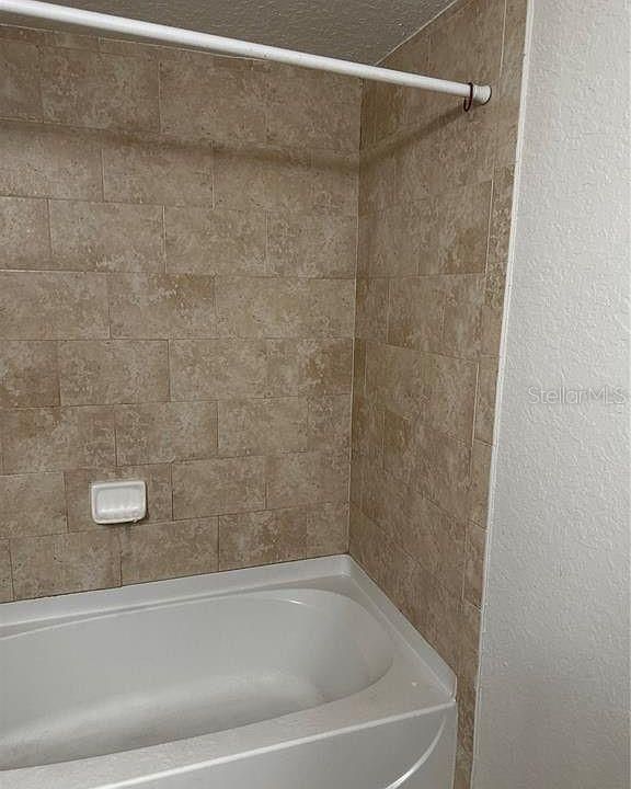 Activo con contrato: $155,000 (3 camas, 2 baños, 1302 Pies cuadrados)