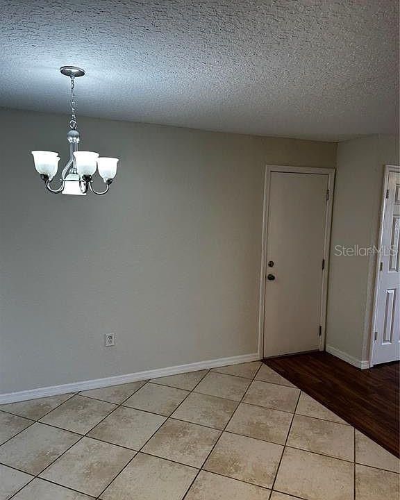 Activo con contrato: $155,000 (3 camas, 2 baños, 1302 Pies cuadrados)