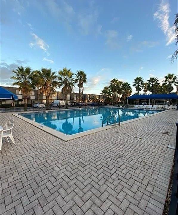 Activo con contrato: $155,000 (3 camas, 2 baños, 1302 Pies cuadrados)