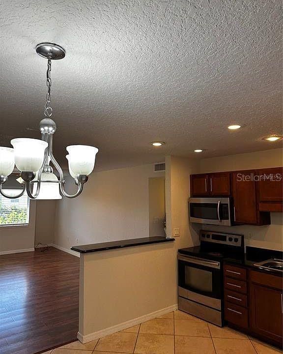 Activo con contrato: $155,000 (3 camas, 2 baños, 1302 Pies cuadrados)