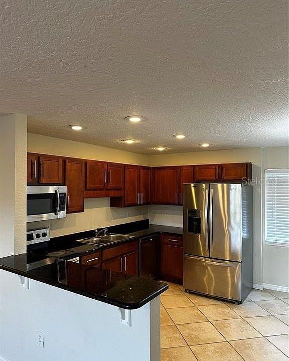 Activo con contrato: $155,000 (3 camas, 2 baños, 1302 Pies cuadrados)