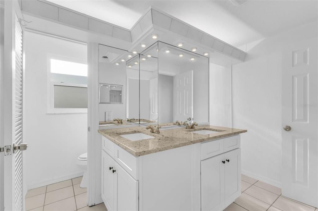 For Sale: $365,900 (2 beds, 1 baths, 1621 Square Feet)