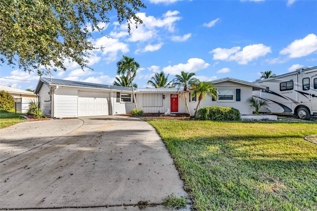 For Sale: $365,900 (2 beds, 1 baths, 1621 Square Feet)