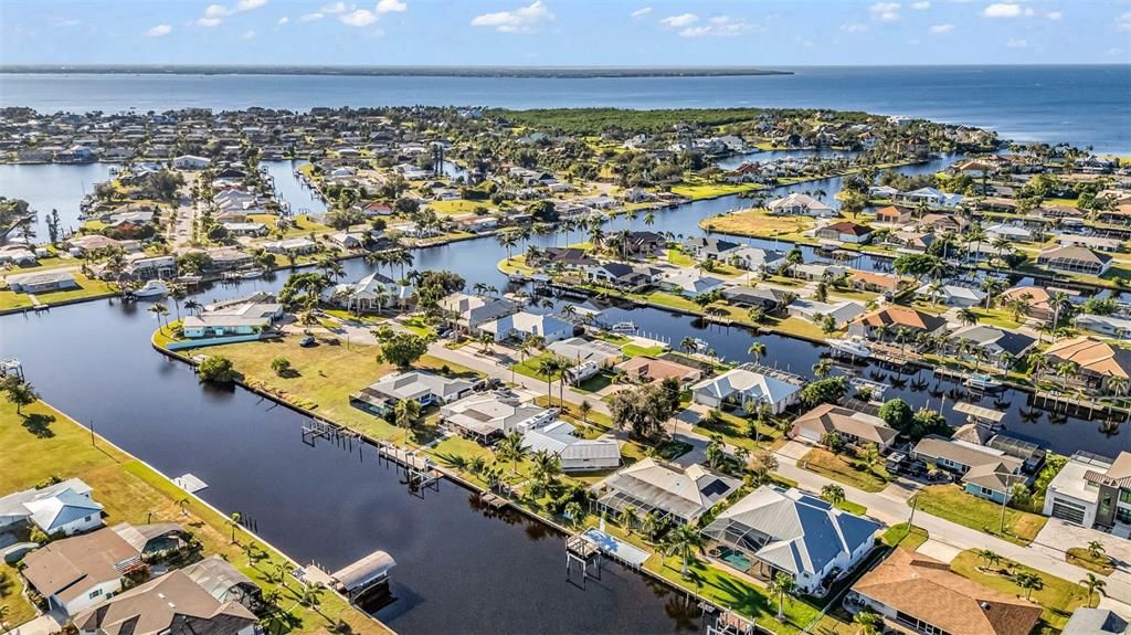 For Sale: $365,900 (2 beds, 1 baths, 1621 Square Feet)