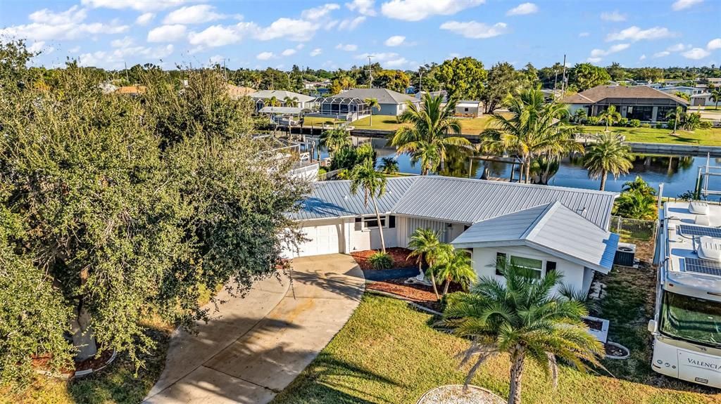 For Sale: $365,900 (2 beds, 1 baths, 1621 Square Feet)