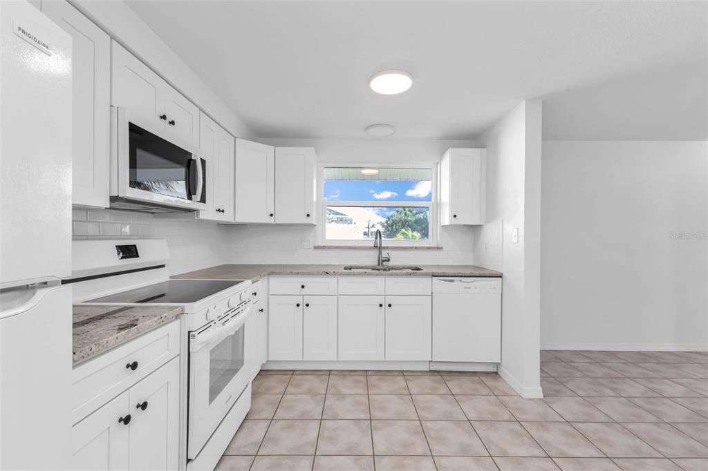 For Sale: $365,900 (2 beds, 1 baths, 1621 Square Feet)