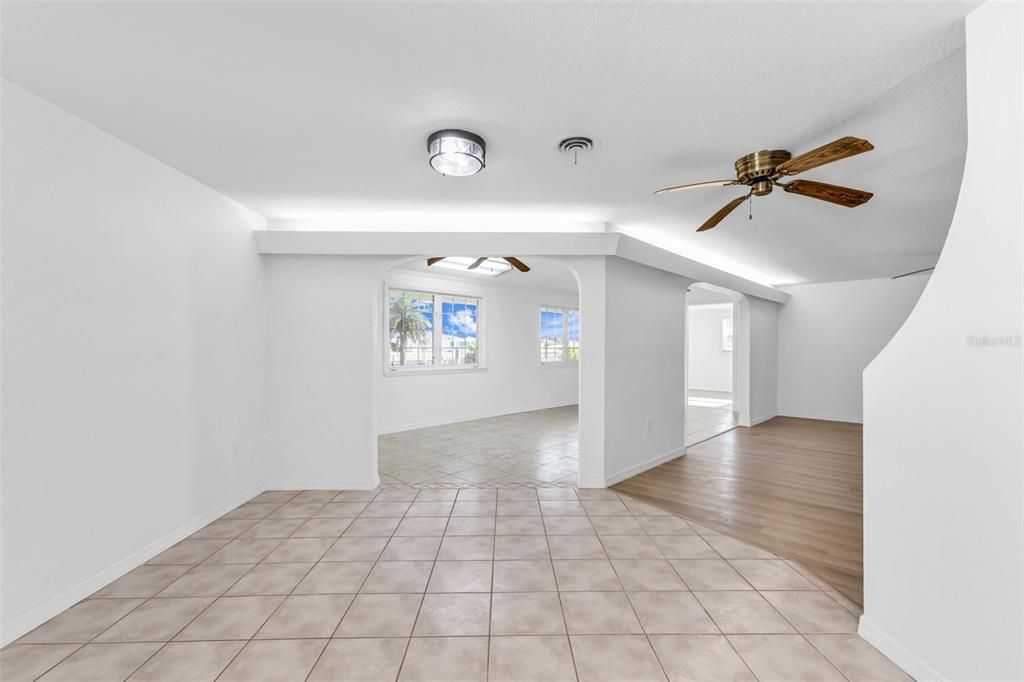 For Sale: $365,900 (2 beds, 1 baths, 1621 Square Feet)