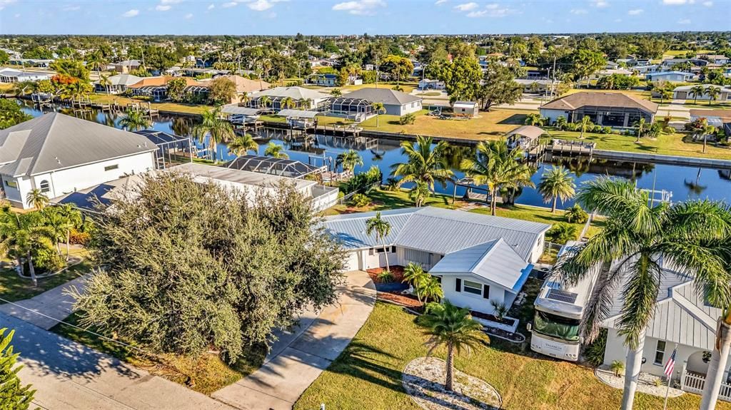 For Sale: $365,900 (2 beds, 1 baths, 1621 Square Feet)