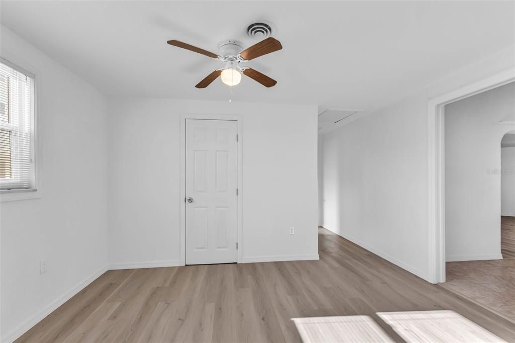 For Sale: $365,900 (2 beds, 1 baths, 1621 Square Feet)