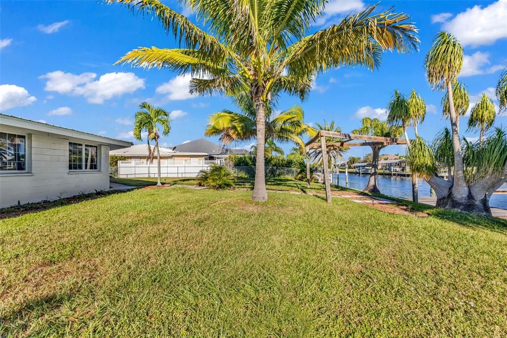 For Sale: $365,900 (2 beds, 1 baths, 1621 Square Feet)