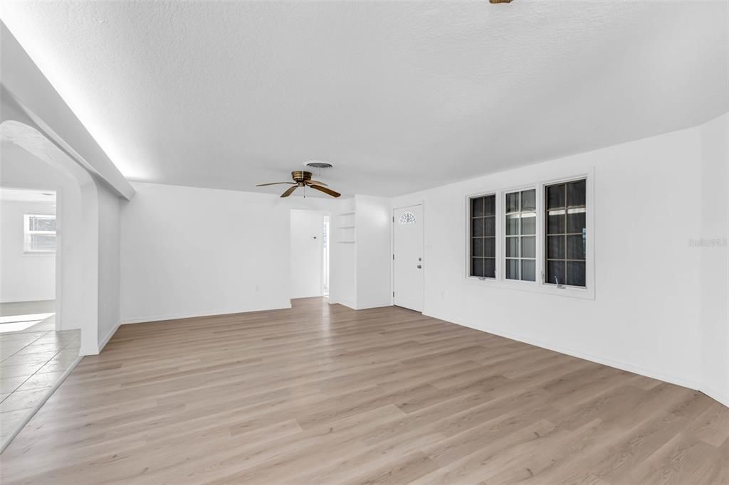 For Sale: $365,900 (2 beds, 1 baths, 1621 Square Feet)