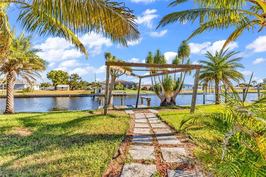 For Sale: $365,900 (2 beds, 1 baths, 1621 Square Feet)