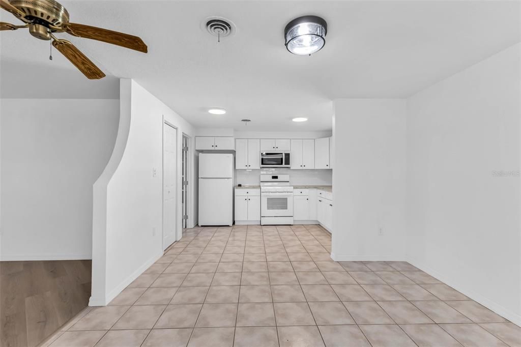 For Sale: $365,900 (2 beds, 1 baths, 1621 Square Feet)