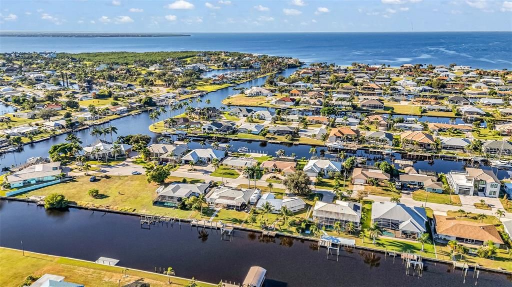 For Sale: $365,900 (2 beds, 1 baths, 1621 Square Feet)