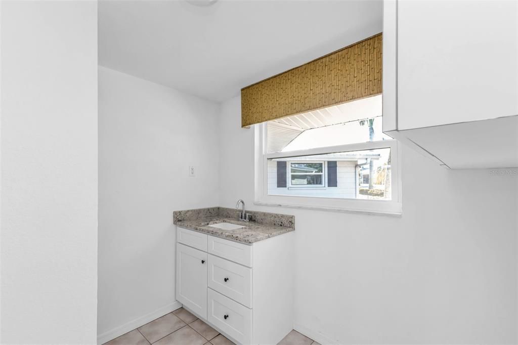 For Sale: $365,900 (2 beds, 1 baths, 1621 Square Feet)