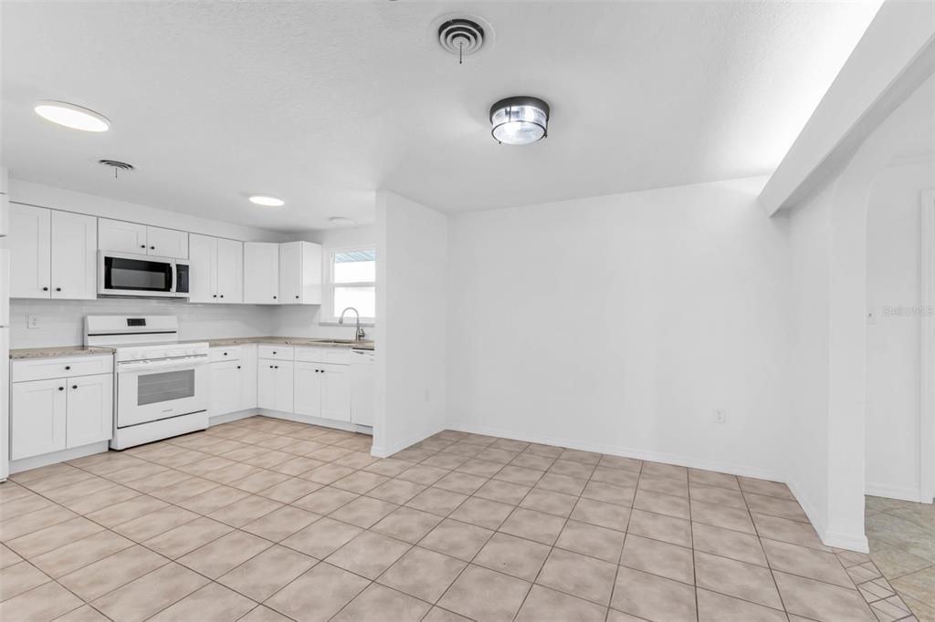 For Sale: $365,900 (2 beds, 1 baths, 1621 Square Feet)