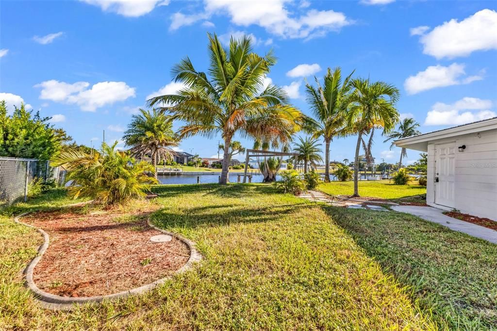 For Sale: $365,900 (2 beds, 1 baths, 1621 Square Feet)