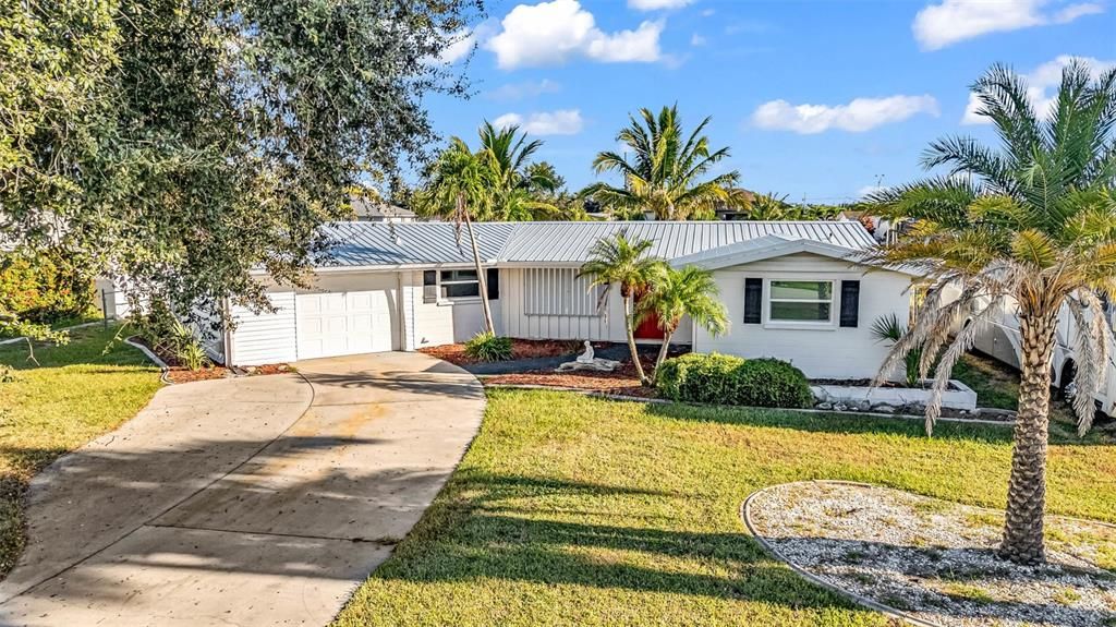 For Sale: $365,900 (2 beds, 1 baths, 1621 Square Feet)