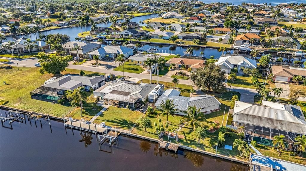 For Sale: $365,900 (2 beds, 1 baths, 1621 Square Feet)