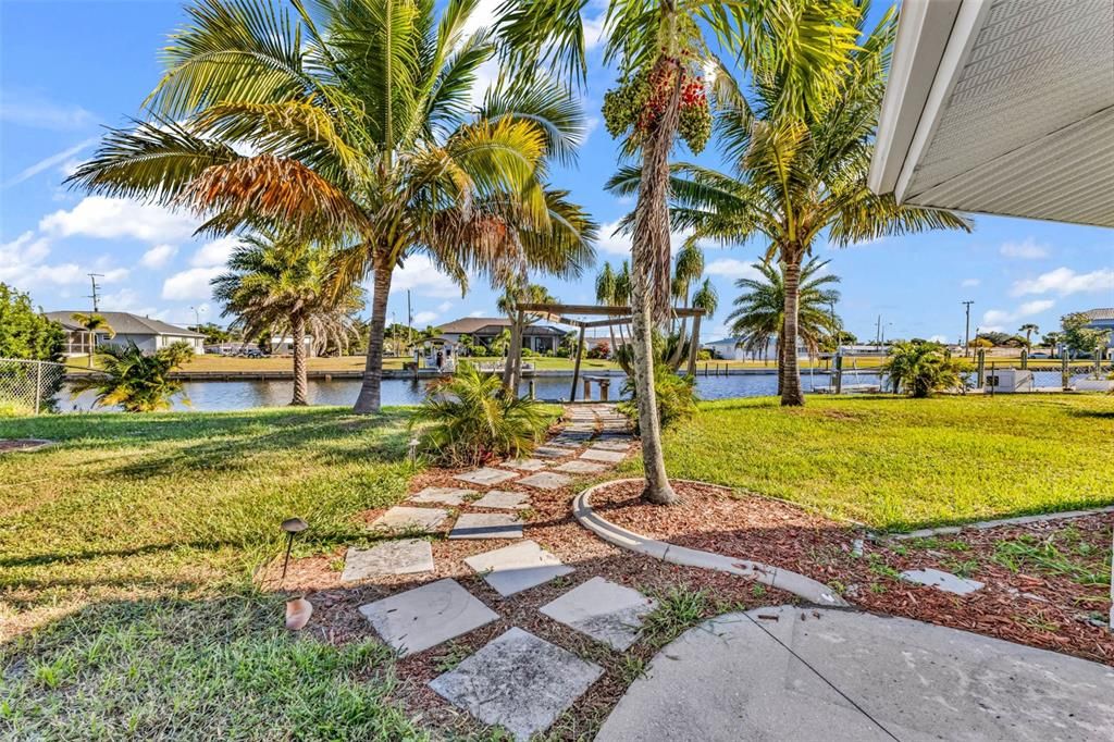 For Sale: $365,900 (2 beds, 1 baths, 1621 Square Feet)