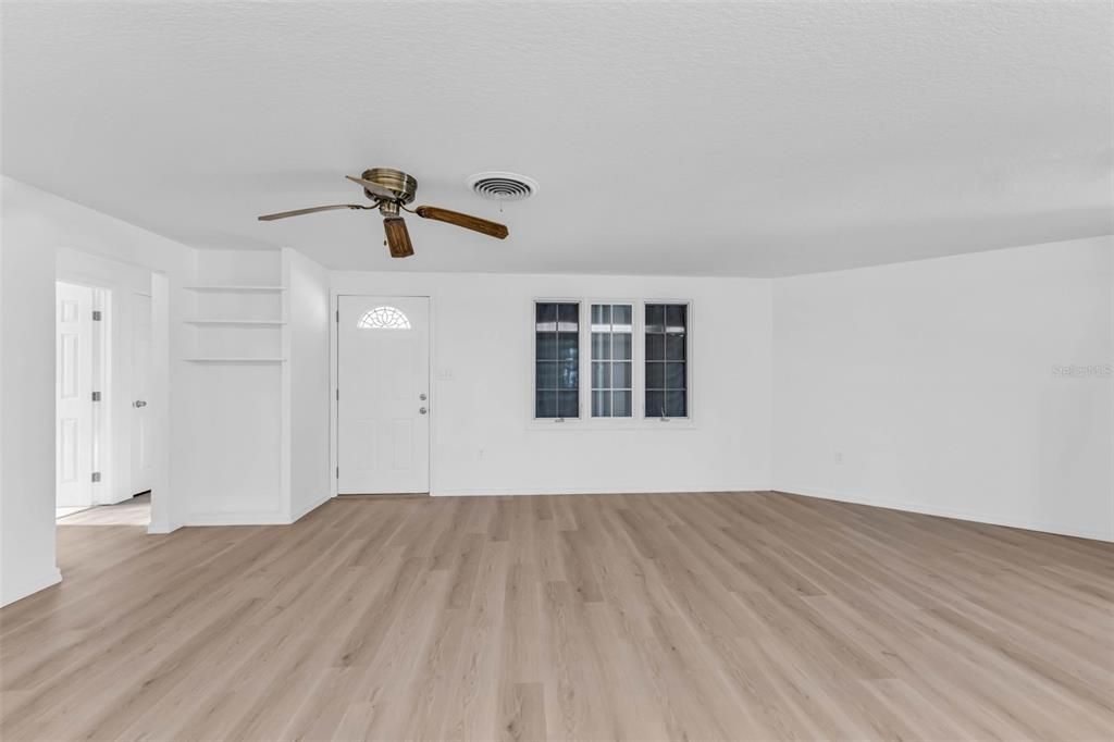 For Sale: $365,900 (2 beds, 1 baths, 1621 Square Feet)