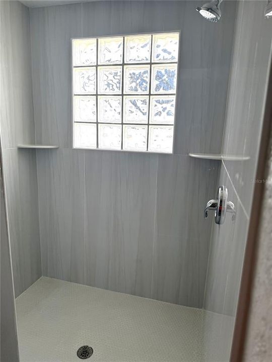 For Sale: $365,900 (2 beds, 1 baths, 1621 Square Feet)