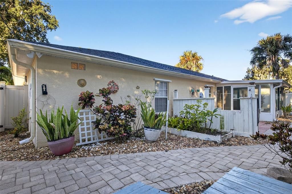 For Sale: $299,900 (3 beds, 2 baths, 1343 Square Feet)