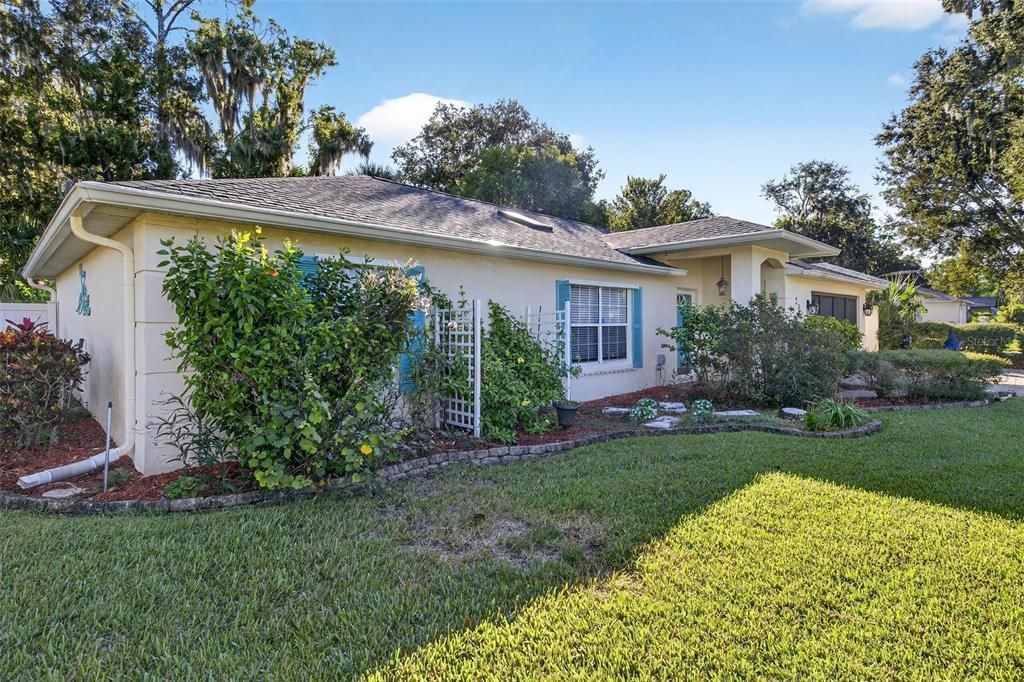 For Sale: $299,900 (3 beds, 2 baths, 1343 Square Feet)