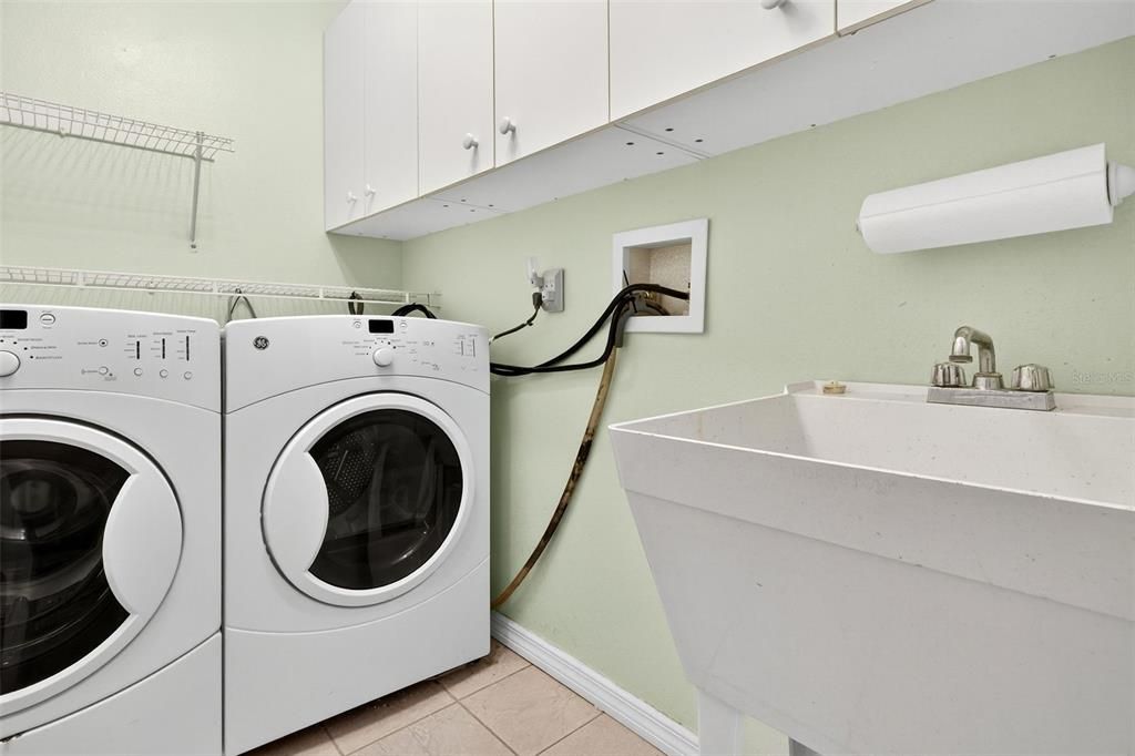 For Sale: $299,900 (3 beds, 2 baths, 1343 Square Feet)