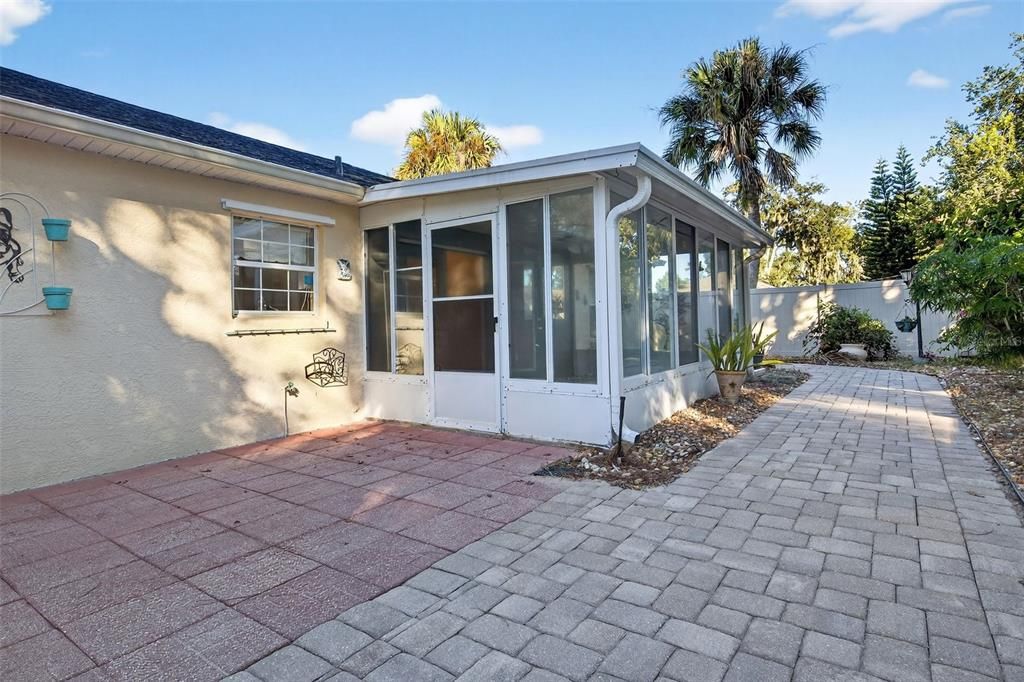 For Sale: $299,900 (3 beds, 2 baths, 1343 Square Feet)