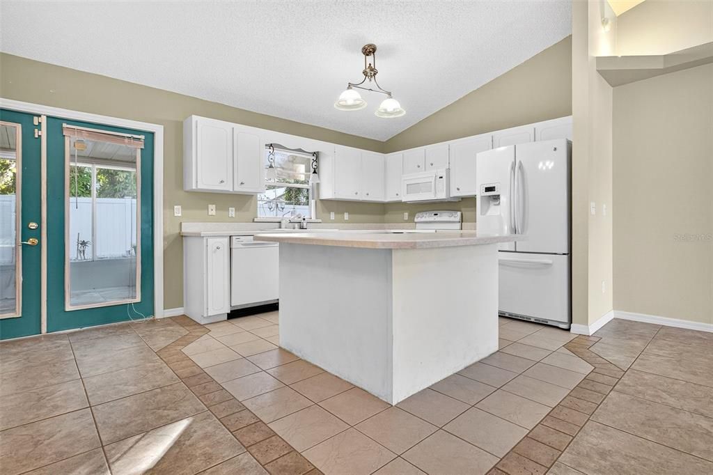 For Sale: $299,900 (3 beds, 2 baths, 1343 Square Feet)