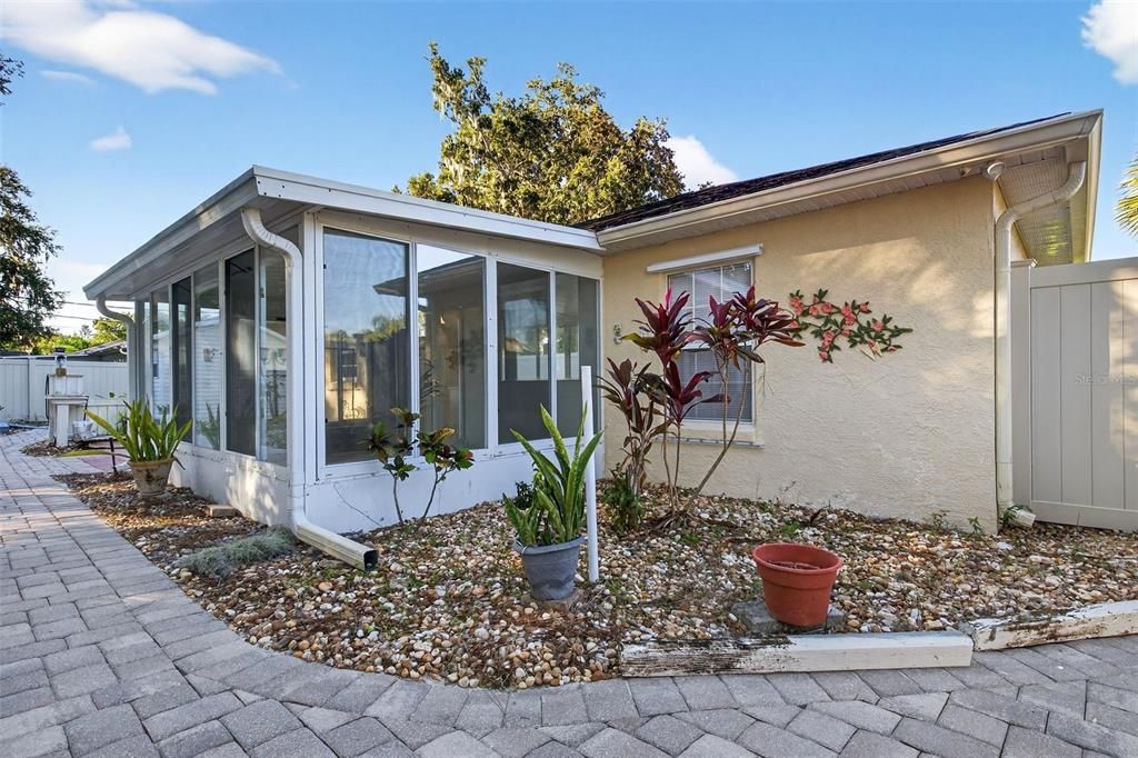 For Sale: $299,900 (3 beds, 2 baths, 1343 Square Feet)