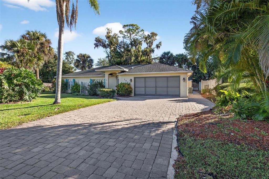 For Sale: $299,900 (3 beds, 2 baths, 1343 Square Feet)