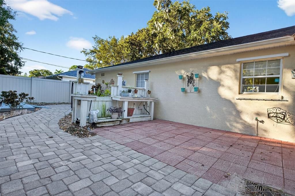 For Sale: $299,900 (3 beds, 2 baths, 1343 Square Feet)