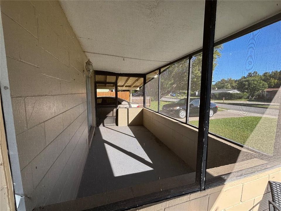 Active With Contract: $290,000 (3 beds, 1 baths, 1040 Square Feet)