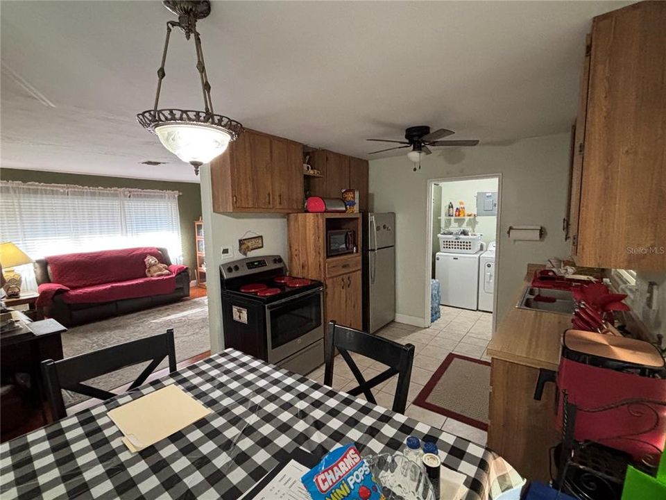 Active With Contract: $290,000 (3 beds, 1 baths, 1040 Square Feet)