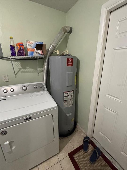 Active With Contract: $290,000 (3 beds, 1 baths, 1040 Square Feet)