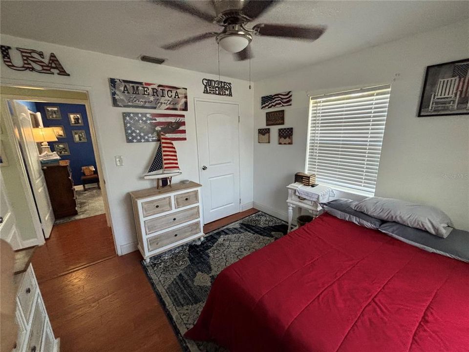 Active With Contract: $290,000 (3 beds, 1 baths, 1040 Square Feet)