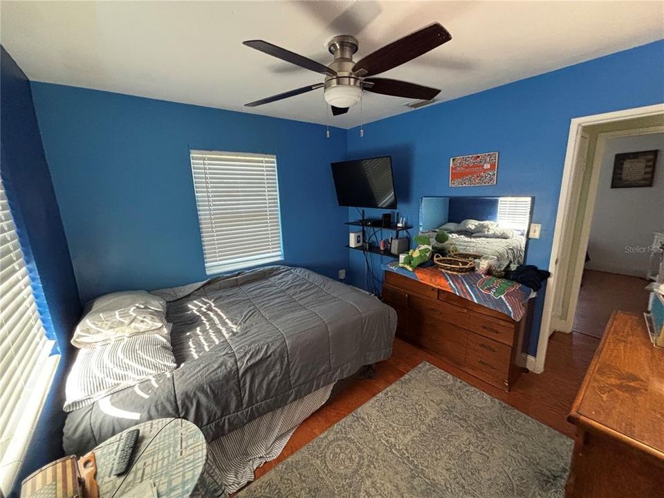 Active With Contract: $290,000 (3 beds, 1 baths, 1040 Square Feet)