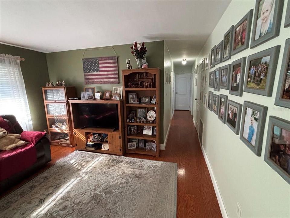 Active With Contract: $290,000 (3 beds, 1 baths, 1040 Square Feet)