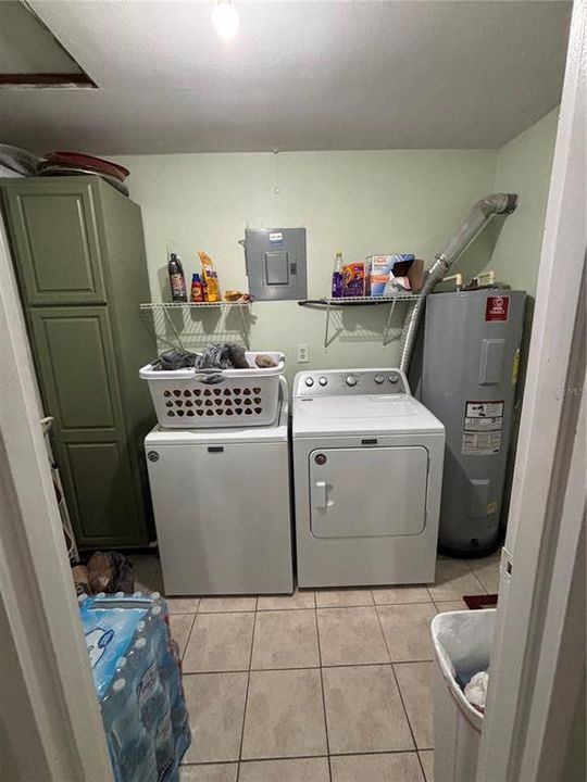 Active With Contract: $290,000 (3 beds, 1 baths, 1040 Square Feet)