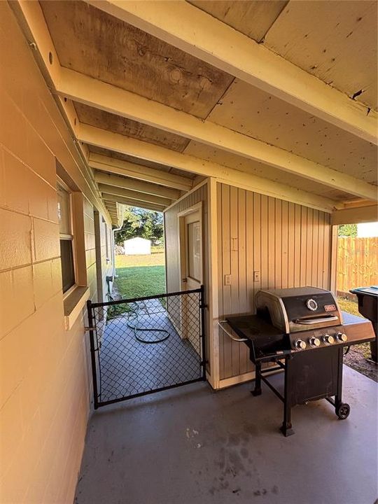 Active With Contract: $290,000 (3 beds, 1 baths, 1040 Square Feet)