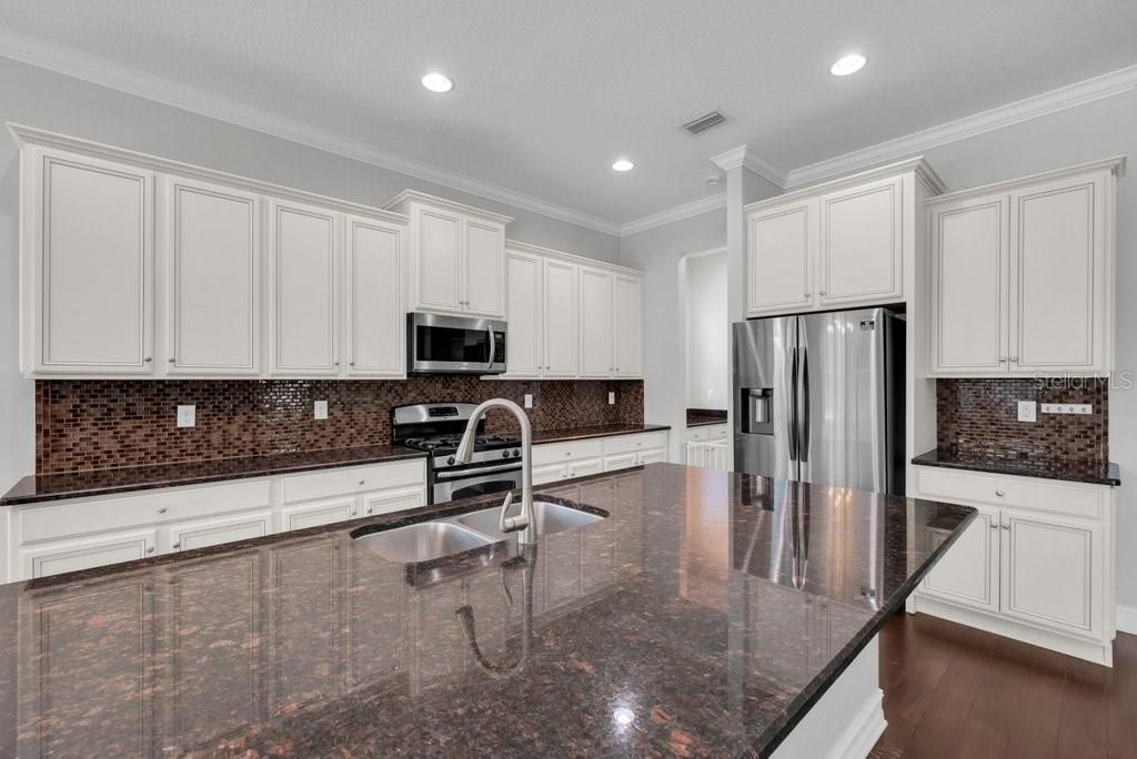 For Sale: $750,000 (4 beds, 3 baths, 3244 Square Feet)