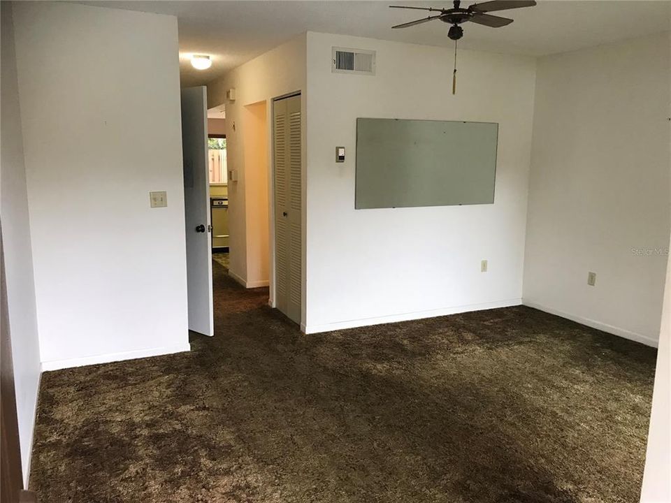 出租: $1,300 (2 贝兹, 2 浴室, 1290 平方英尺)