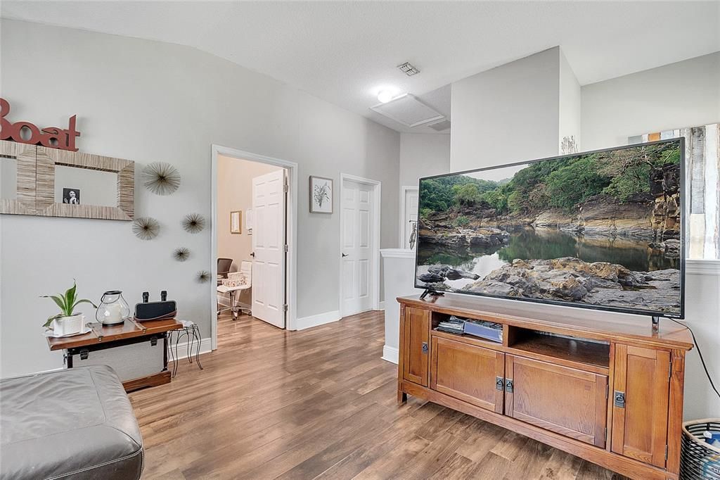 待售: $305,000 (3 贝兹, 2 浴室, 1632 平方英尺)